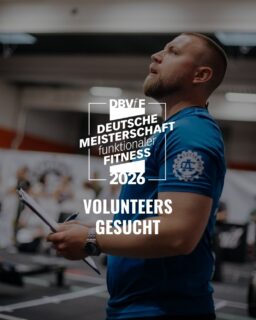 🤝 Werde Volunteer auf der Deutschen Meisterschaft 2026 in Düsseldorf!

An zwei Wochenenden, vom 26.–28.06. und 03.–05.07.2026, treffen sich die besten Athlet:innen des DBVfF im @‌alma_sports_club_duesseldorf.

Sei hautnah dabei und unterstütze das Highlight der Saison als Volunteer!

💡 Du kannst uns auch nur an einzelnen Tagen oder für einen halben Tag unterstützen. Jede helfende Hand zählt!

📌 Folgende Volunteer-Positionen sind zu besetzen:
Auf- und Abbau (26.+28.06., 03.+05.07.)
Equipment Team
Technical Official (TO)
Appealmanagement
Scoring
Athlete Service
Volunteer Service und Koordination
Medical und Anti-Doping
Media

📩 Jetzt anmelden: 
Link im Profil!

🎁 Deine Benefits:
✔ Ein einzigartiges Erlebnis in der Community
✔ Aufwandsentschädigung
✔ Kostenfreie Verpflegung

Wir freuen uns auf dich 🤜🤛

–––––––––––––––––––––––––––––––––––––––––
🙋‍♀️ WERDE MITGLIED IM DBVFF
↪ Unterstütze den gemeinnützigen Verbandssport: http://www.dbvff.de
–––––––––––––––––––––––––––––––––––––––––

#functionalfitness #funktionalefitness #verbandssport #dbvff #dm2026 #deutschemeisterschaft #community #fitnessdeutschland