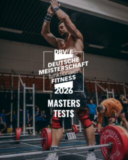 🔥 DM 2026 – Die Tests für die Masters Divisions sind jetzt live! 🔥

Es ist soweit: Die fittesten Athlet:innen Deutschlands treffen sich in Düsseldorf, um sich in spannenden Tests zu messen! 🏋️‍♂️🏃‍♀️💥

In diesem Post findet ihr die Tests für die sechs Kategorien Endurance, Bodyweight, Skill, Mixed Modal, Strength und Power.

📣 Für die Altersklasse 60+ werden wie angekündigt vier Tests absolviert, wobei Skill und Power entfallen.

ℹ️ Die genauen Abläufe, Flow und Standards sowie die Gewichte veröffentlichen wir zeitnah.

❓ Habt ihr schon Fragen zu euren Tests? Nutzt den FAQ-Link in unserem Link-Tree in der Bio. Tragt eure Fragen dort ein und schaut regelmäßig ins FAQ-Dokument, das wir laufend aktualisieren.

📺 Kurz vor der DM gibt es außerdem ein Online-Briefing, das auch aufgezeichnet wird. So geht ihr bestens vorbereitet an den Start!

Let's go, Masters – wir freuen uns auf euch! 💪🇩🇪

#bundesverbandfitness #FunktionaleFitness #FunctionalFitness #FitnessGermany #DBVfF #FitnessDeutschland #InternationalFunctionalFitness #iF3 #ifff
