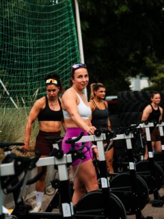 Endurance Test eingetütet! Die Seniors haben den ersten Test von Wochenende 2 hinter sich. Laktat am Anschlag und eine unnormale Geschwindigkeit gleich zu Beginn!

Swiped euch durch! 📸👇

@eriksonnenberg @betweenthebarsphotography