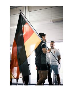 🇩🇪 Team Germany bei der iF3 Europameisterschaft in Bath 🇩🇪

Ab heute bis Sonntag treten unsere Masters und Juniors im britischen Bath an. Vier Tage, sechs Tests, ein internationales Feld.

✨ Unsere Masters:
AK 30-34: Franziska Bröhl, Jule Kopp, Christian Höll, Tobias Becker
AK 35-39: Sarah Birkefeld, Dobromir Karkoszka, Siegfried Kramer, Jonas Zistler, Kai Meißner
AK 40-44: Katrin Hayn, Claudia Giogiakas, Inga Tiedmers, Kai Esser, Frank Cremer
AK 45-49: Simone Kohls, Andrea Adelmann, Elisabeth Bürkle, Dennis Neu, Mathias Wesemann
AK 50-54: Anna Quost, Sandra Sommer, Christine Kalkschmid, Matthias Höppner, Sebastian Arnold
AK 55-59: Sabine Schneider, Tanja Marsel, Astrid Jahns, Alexander Weitbrecht
AK 60-64: Uschi Weitbrecht, Frank Brandt
AK 65+: Jasmine Leskien

✨ Unsere Juniors:
12 und jünger: Lara Marie Esser, Ben Lefler, Joshua Neu
13-14: Elisa Johnen, Line Munzel, Mila Lamée, Basti Trunz, Fedor Wesemann, Max Louis Muehlroth
15-16: Marlia Lärz, Milla Sonntag, Tamina Lärz, Bela Sobel, Simon Lersch
17-18: Guillermo Zabala, Finn Munzel, Kim Weigmann
19-20: Tom-Noah Lüttgau

Vom Lauf über 7,5 Kilometer bis zum 500 Meter Row zum Abschluss: Hier zeigt sich, wer über vier Tage konstant abliefert.
Drückt die Daumen und feuert unsere Athlet:innen an. 💪

#EM2026 #FunctionalFitness#DBVfF #InternationalFunctionalFitness #iF3