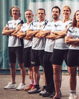 WIR SIND BEREIT FÜR DAS WOCHENENDE! 

🇩🇪Team Germany bei der iF3 Masters Weltmeisterschaft auf Aruba🇩🇪

Ab heute bis Sonntag treten unsere Masters an. Sechs Tests, drei Tage, ein internationales Feld… Team Deutschland ist ready! 💥

Unsere Masters:
Ak 30-34: Helena Dröschel
AK 40-44: Inga Tiedmers, Frank Cremer
AK 45-49:Andrea Adelmann, Elisabeth Bürkle, Mathias Wesemann, Tobias Joneleit, Enrico Artus
AK 50-54: Sandra Sommer, Christine Kalkschmid, Sebastian Arnold 
AK 55-59: Sabine Schneider, Tanja Marsel, Alexander Weitbrecht, Dino Lamby

Vom Lauf an der Küste bis zum 100 Meter Zickzack Sprint zum Abschluss: Hier zeigt sich, wer über drei Tage konstant abliefert.

Drückt die Daumen und feuert unsere Athlet:innen im Livestream der @internationalfunctionalfitness und hier in den Kommentaren an.

📸 @borderlens.fotografie 
#EM2026 #FunctionalFitness #DBVfF #InternationalFunctionalFitness #iF3